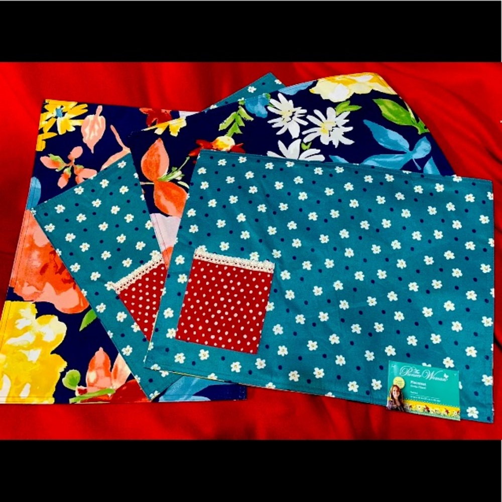 Pioneer Woman Fiona Floral Reversible Placemats